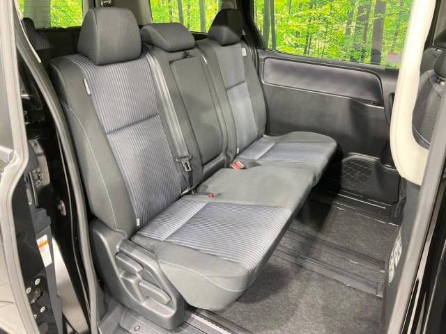 Toyota VOXY 2016-09 19004-9