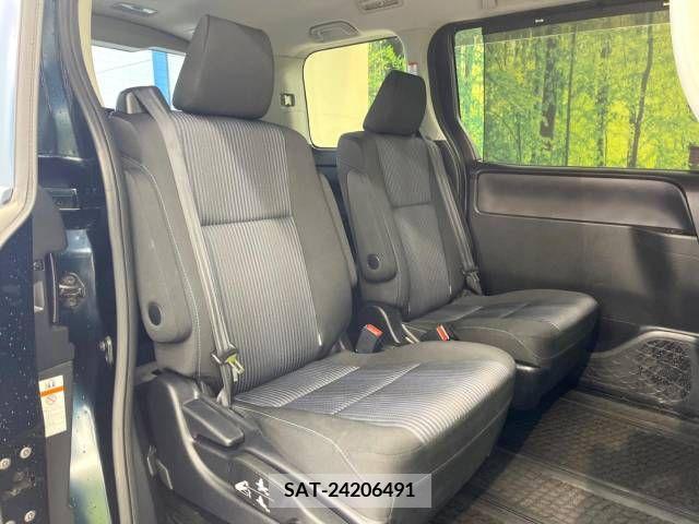 Toyota VOXY 2014-09 335788-9