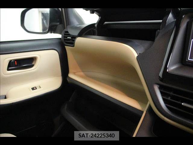 Toyota NOAH 2015-11 210719-17