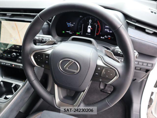 Lexus LBX 2024-01 362845-12