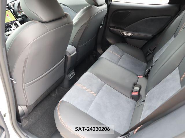 Lexus LBX 2024-01 362845-11