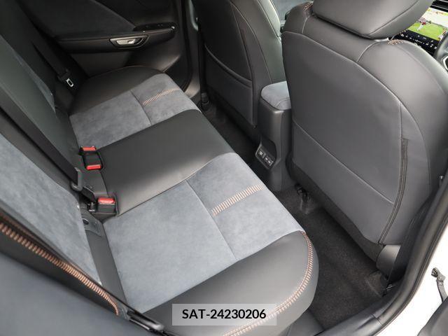 Lexus LBX 2024-01 362845-10