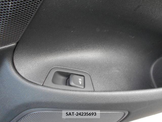Audi Q3 2017-06 386293-23