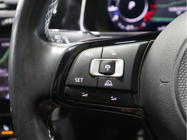VolksWagen GOLF R 2018-04 26823-20