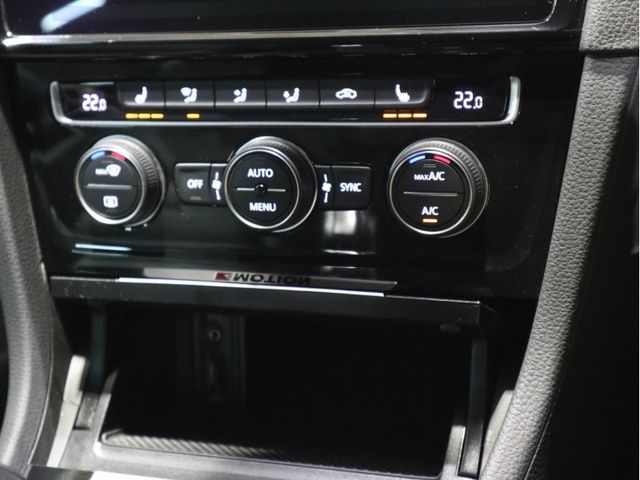 VolksWagen GOLF R 2018-04 26823-22