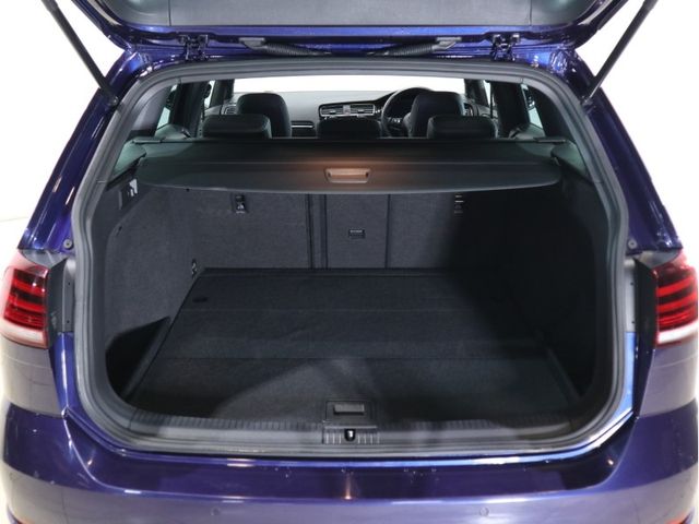 VolksWagen GOLF R 2018-04 26823-23