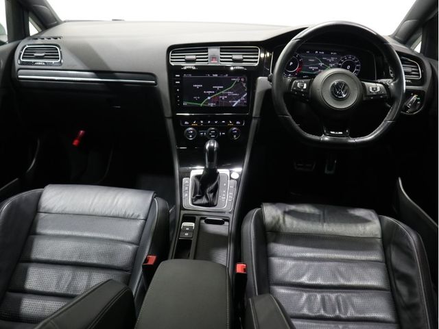 VolksWagen GOLF R 2018-04 26823-9