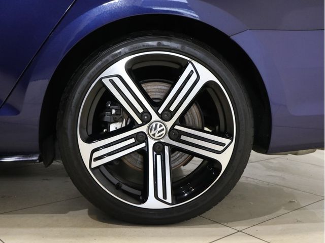 VolksWagen GOLF R 2018-04 26823-26