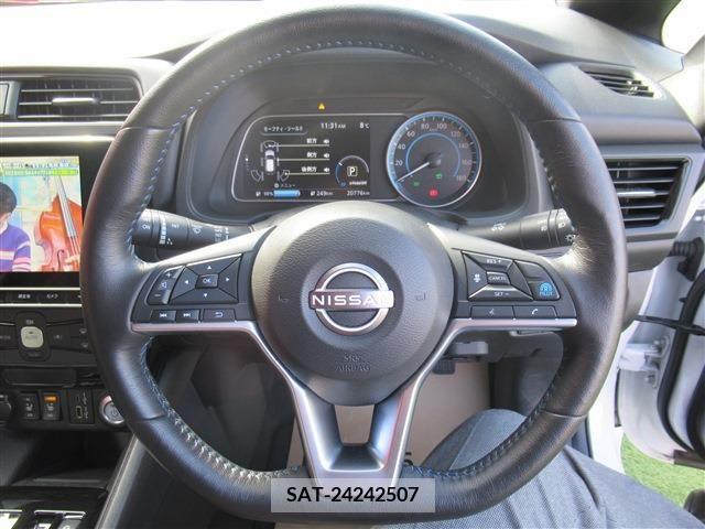 Nissan LEAF 2022-05 210980-8