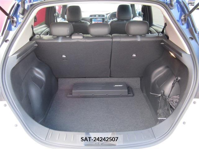 Nissan LEAF 2022-05 210980-7