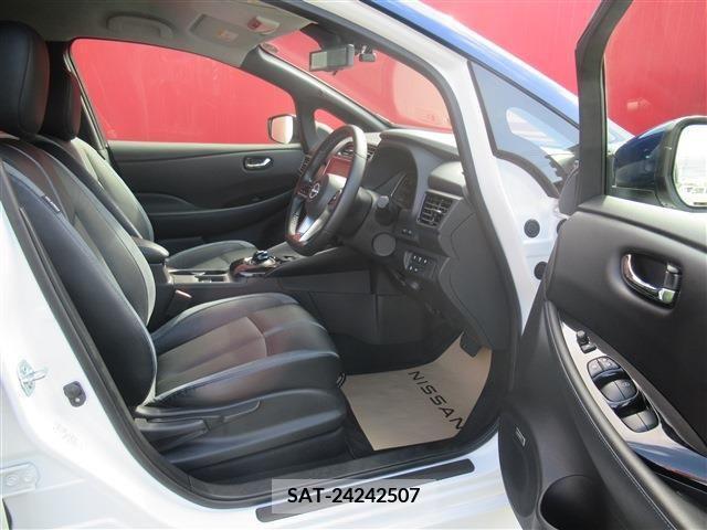 Nissan LEAF 2022-05 210980-3