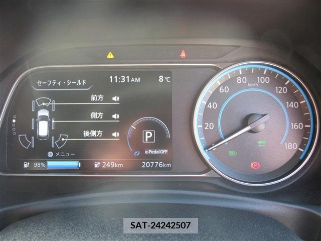 Nissan LEAF 2022-05 210980-12