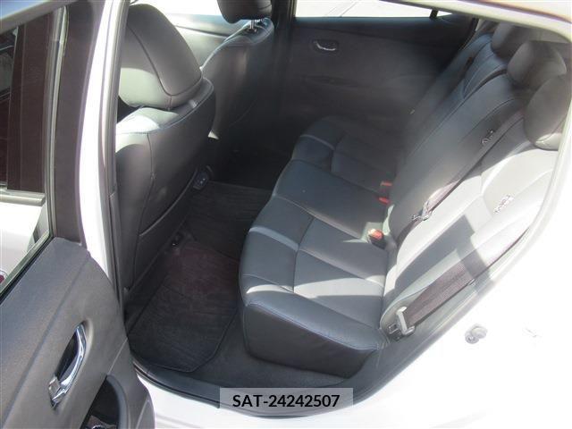 Nissan LEAF 2022-05 210980-6