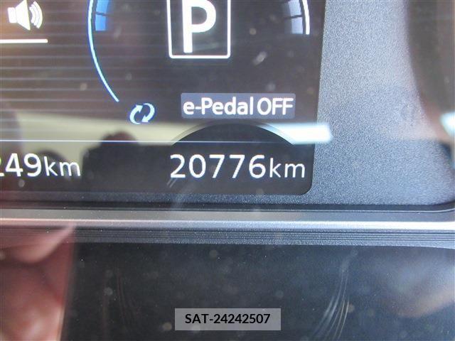 Nissan LEAF 2022-05 210980-13