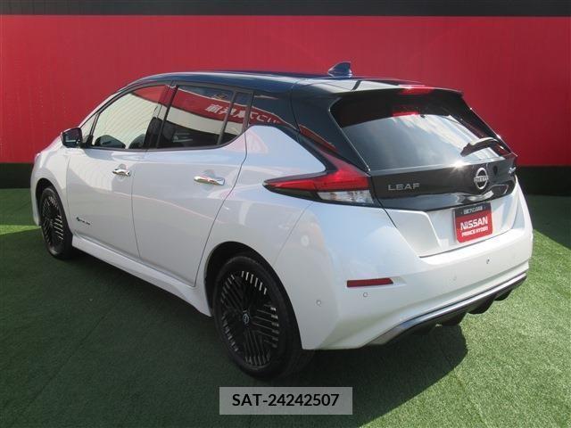 Nissan LEAF 2022-05 210980-1