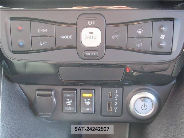 Nissan LEAF 2022-05 210980-10