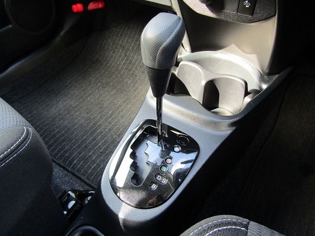 Toyota VITZ 2018-06 8328-19