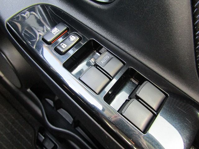 Toyota VITZ 2018-06 8328-17