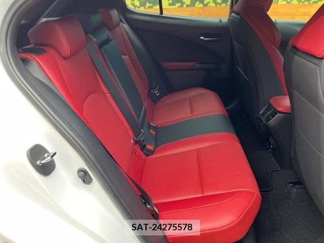 Lexus UX 2019-08 388398-9