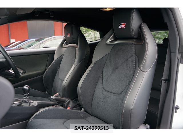 Toyota YARIS 2021-03 304815-17