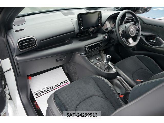 Toyota YARIS 2021-03 304815-16
