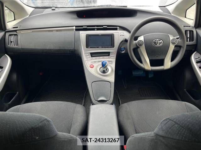 Toyota PRIUS PHV 2014-02 322143-1