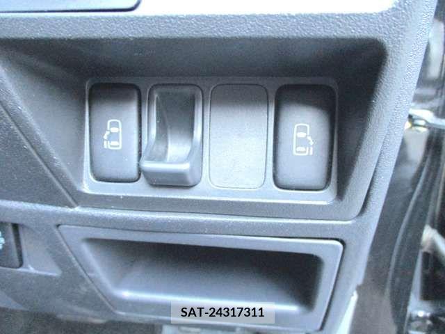 Toyota SIENTA 2013-04 217206-2