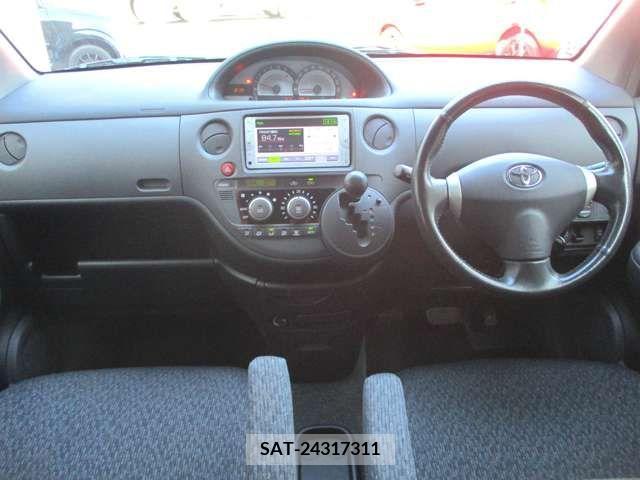 Toyota SIENTA 2013-04 217206-1