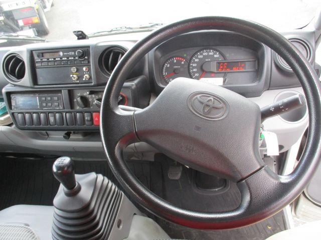 Toyota DYNA TRUCK 2013-08 14789-15