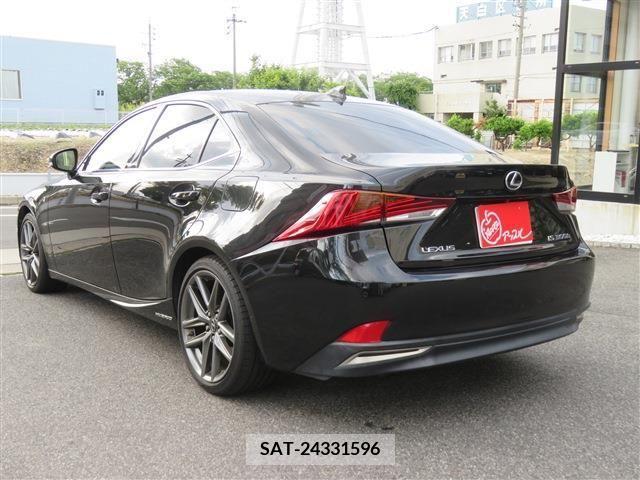 Lexus IS 2017-02 297925-4