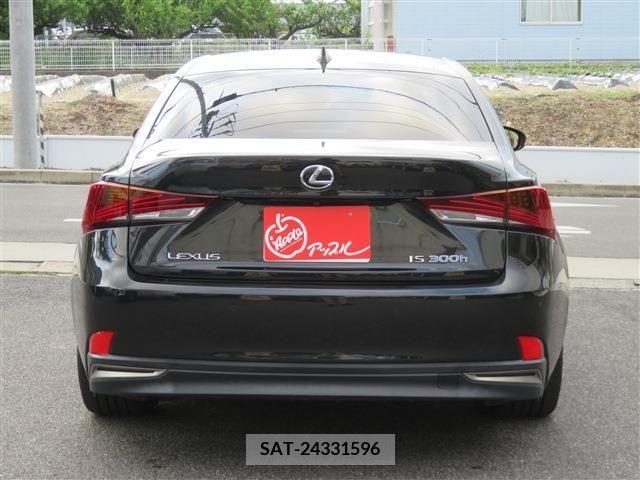 Lexus IS 2017-02 297925-3
