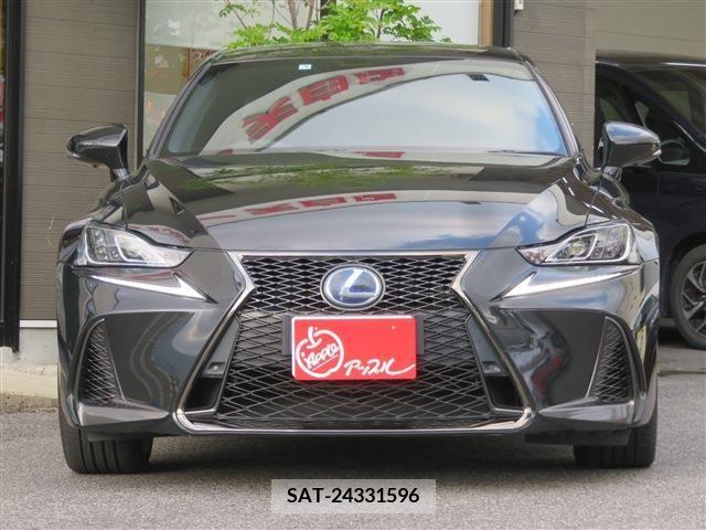 Lexus IS 2017-02 297925-1