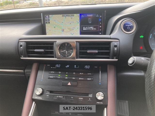 Lexus IS 2017-02 297925-10