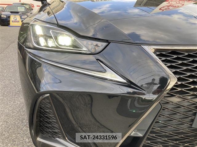 Lexus IS 2017-02 297925-6
