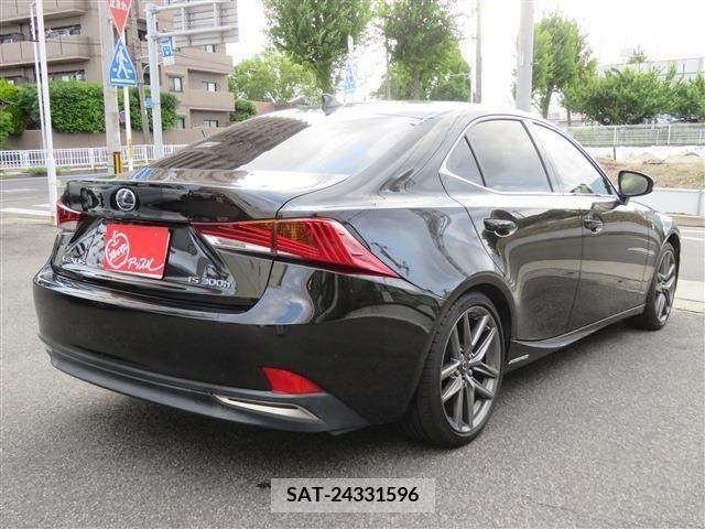 Lexus IS 2017-02 297925-5