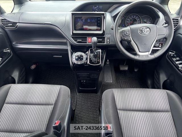 Toyota VOXY 2017-10 321533-1