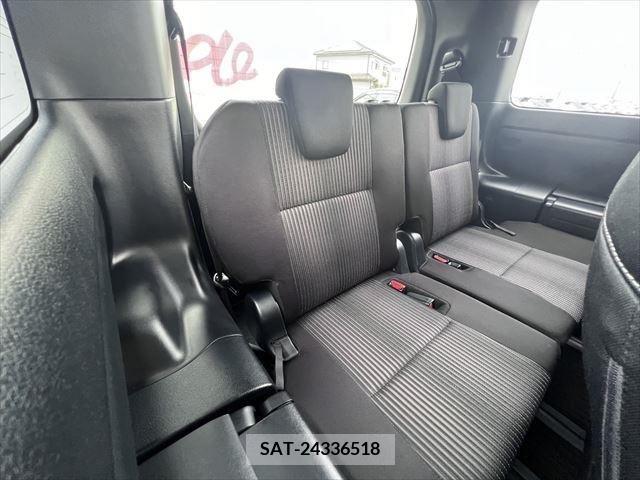 Toyota VOXY 2017-10 321533-12