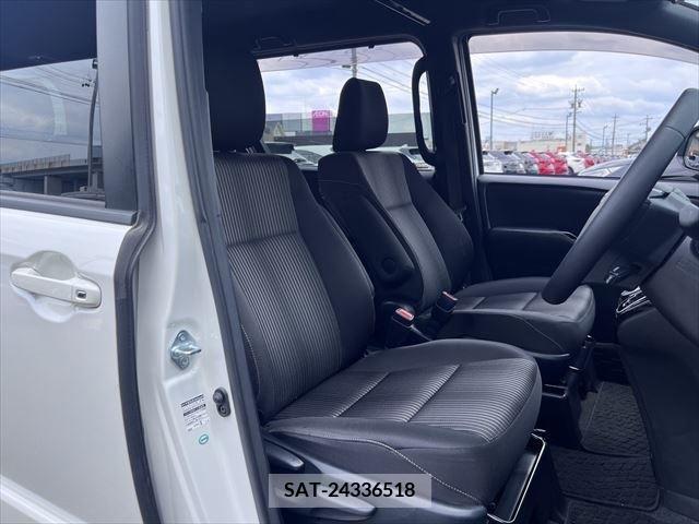 Toyota VOXY 2017-10 321533-10