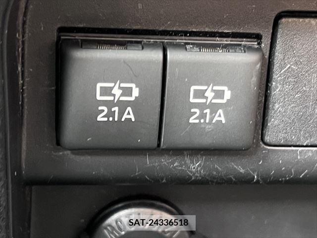 Toyota VOXY 2017-10 321533-9