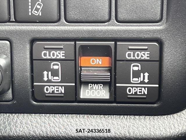 Toyota VOXY 2017-10 321533-5