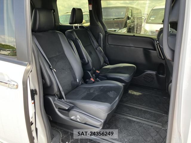 Toyota VOXY 2021-06 321702-7