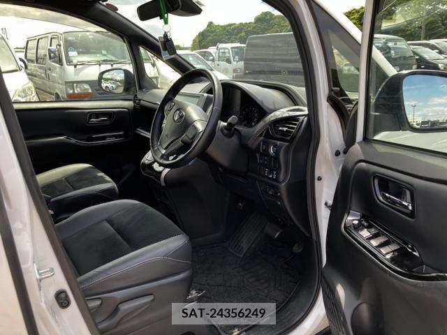 Toyota VOXY 2021-06 321702-5