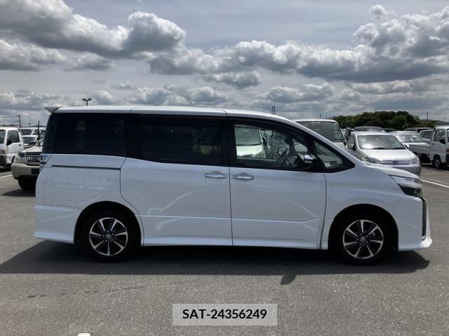 Toyota VOXY 2021-06 321702-3
