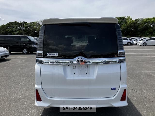 Toyota VOXY 2021-06 321702-1