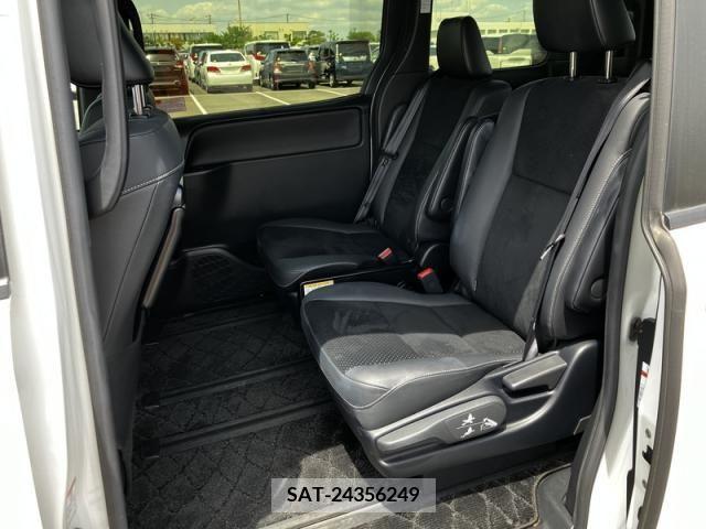Toyota VOXY 2021-06 321702-9