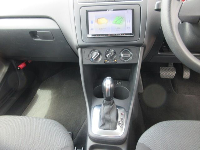 VolksWagen POLO 2011-08 4181-12