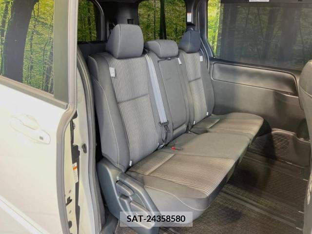 Toyota NOAH 2017-09 321536-9