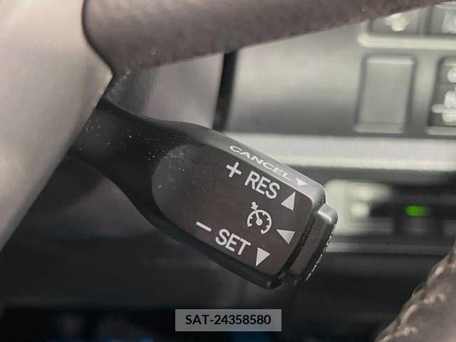 Toyota NOAH 2017-09 321536-5