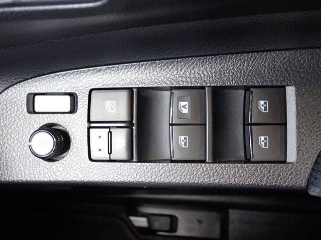 Toyota SIENTA 2016-03 12151-8