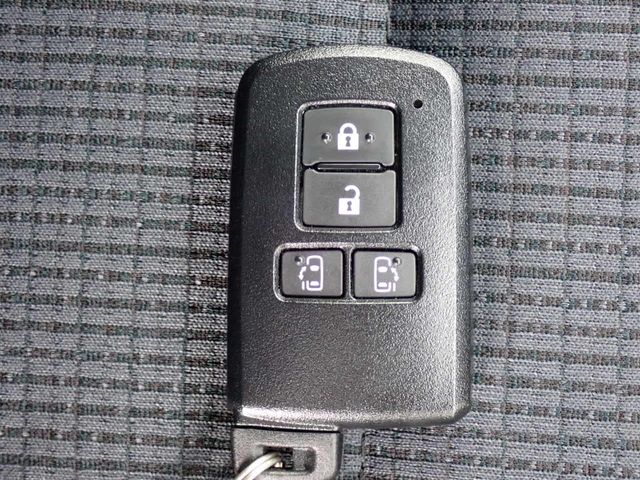 Toyota SIENTA 2016-03 12151-13